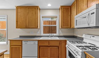 835 Blackberry Ln, Ashland, OR 97520