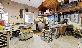 585 Riverside Dr, Augusta, ME 04330