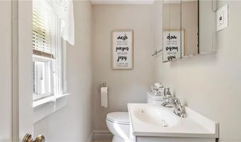 21 Brookwood Rd, Cranston, RI 02920