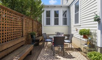 10 Eustis Ave, Newport, RI 02840