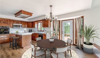 121 Summershade Ct, Amherst, NY 14051