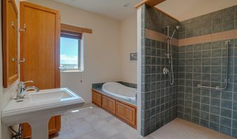 135 Los Rios Rd, Arroyo Hondo, NM 87513