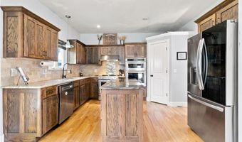1820 N 160th St, Basehor, KS 66007