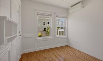 21 Clinton Ave, Newport, RI 02840