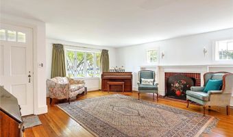 6 Woodbine St, East Providence, RI 02915