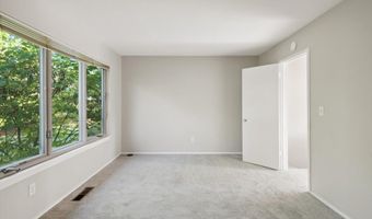 747 Peninsula Ct, Ann Arbor, MI 48105