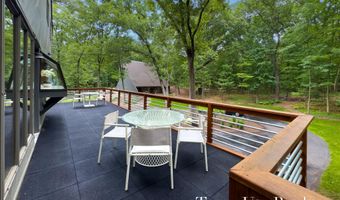 410 Greentree Ln NE, Ada, MI 49301