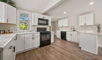 25176 W Linden Ln W, Antioch, IL 60002
