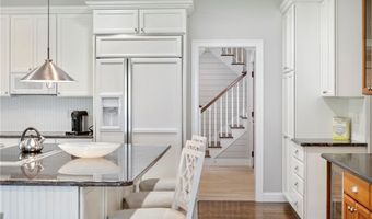 60 Van Wickle Ln, Bristol, RI 02809