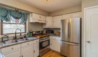 1002 3rd St SW, Altoona, IA 50009