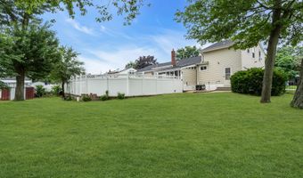 55 Drift Rd, Belford, NJ 07718