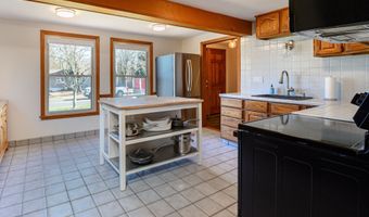 975 Wolf Hill Rd, Cheshire, CT 06410