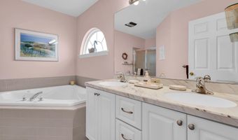 18 Peaksail Dr, Bayville, NJ 08721