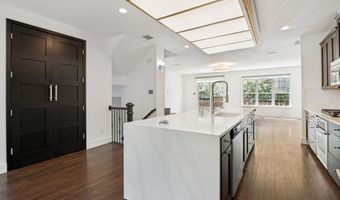 3906 Asbury Ln, Addison, TX 75001