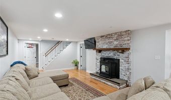 15 Birchwood Dr, Cumberland, RI 02864
