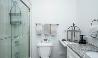 203 Fenner Ave 5, Middletown, RI 02842