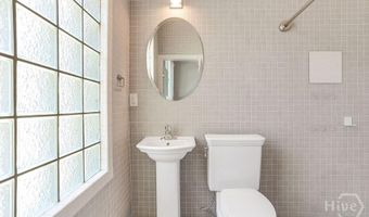 17 E 33rd St, Savannah, GA 31401