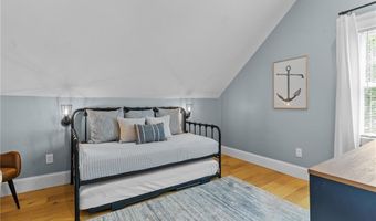 20 Summer St 2, Newport, RI 02840