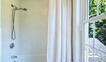 15 Sylvia Ln, Lincoln, RI 02865