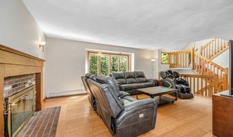 8 Horseshoe Dr, Acton, MA 01720