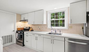 5801 DEVONSHIRE Dr, Bethesda, MD 20816