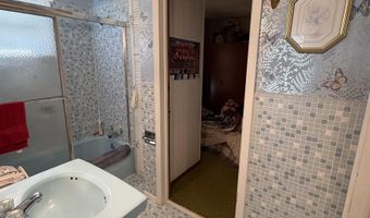 128 E Main St, Agency, IA 52530