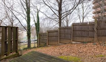 1204 WAYNE St N C, Arlington, VA 22201
