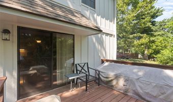 2376 Hiddengarden Ct, Ballwin, MO 63021