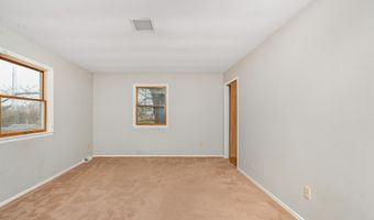 3 Springwood Manor Dr, Albany, NY 12211