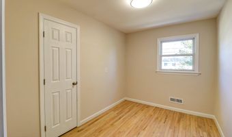 42 Cherry Tree Farm Rd, Middletown, NJ 07748
