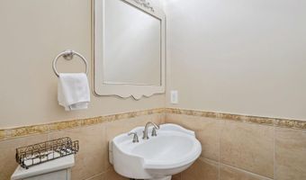 10813 LOCKLAND Rd, Potomac, MD 20854