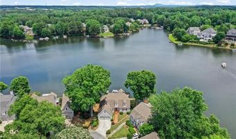 6425 Spinnaker Ln, Alpharetta, GA 30005