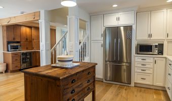 18 Waverly Rd, Branford, CT 06405