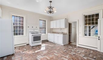14 Elm St, Newport, RI 02840