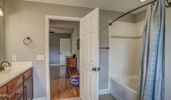 17500 Bridle Dr, Abingdon, VA 24210