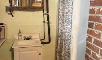 256 W Hoosier St, Berne, IN 46711