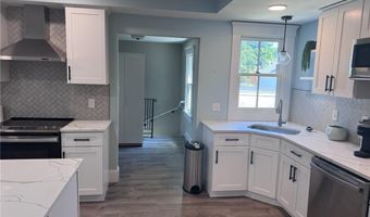 35 Elm St B, Newport, RI 02840