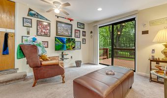 11 Carmen Gln, Albrightsville, PA 18210