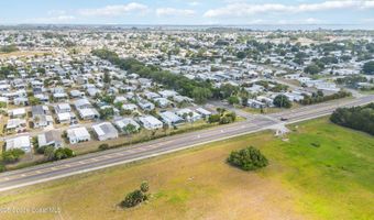 901 Laurel Cir, Barefoot Bay, FL 32976