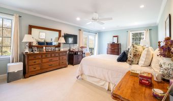 2 Greenview Rd, Brookfield, CT 06804