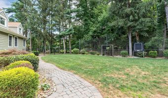 44 Devonshire Ct, Middletown, NJ 07748