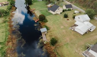 548 Walker Ln, Baxley, GA 31515