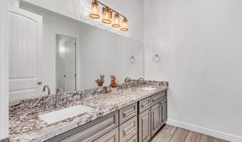 135 W Hawk Way, Amado, AZ 85645