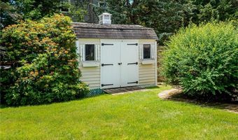 9 Apache Ln, Cumberland, RI 02864