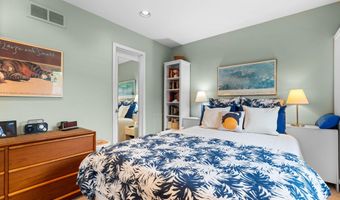 2202 Pine Grove Ct, Ann Arbor, MI 48103