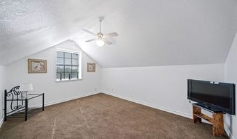 136 Country Pl, Adkins, TX 78101