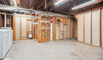 121 S FENWICK St, Arlington, VA 22204
