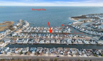 18 Peaksail Dr, Bayville, NJ 08721