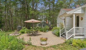 6 Beechwood Ln, Falmouth, ME 04105