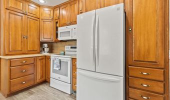 916 Midway Dr, Auburn, IN 46706